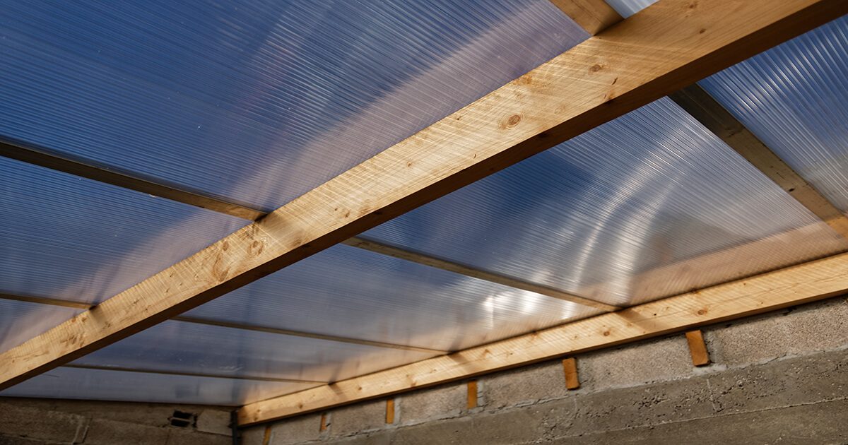 Flat polycarbonate roof sheeting