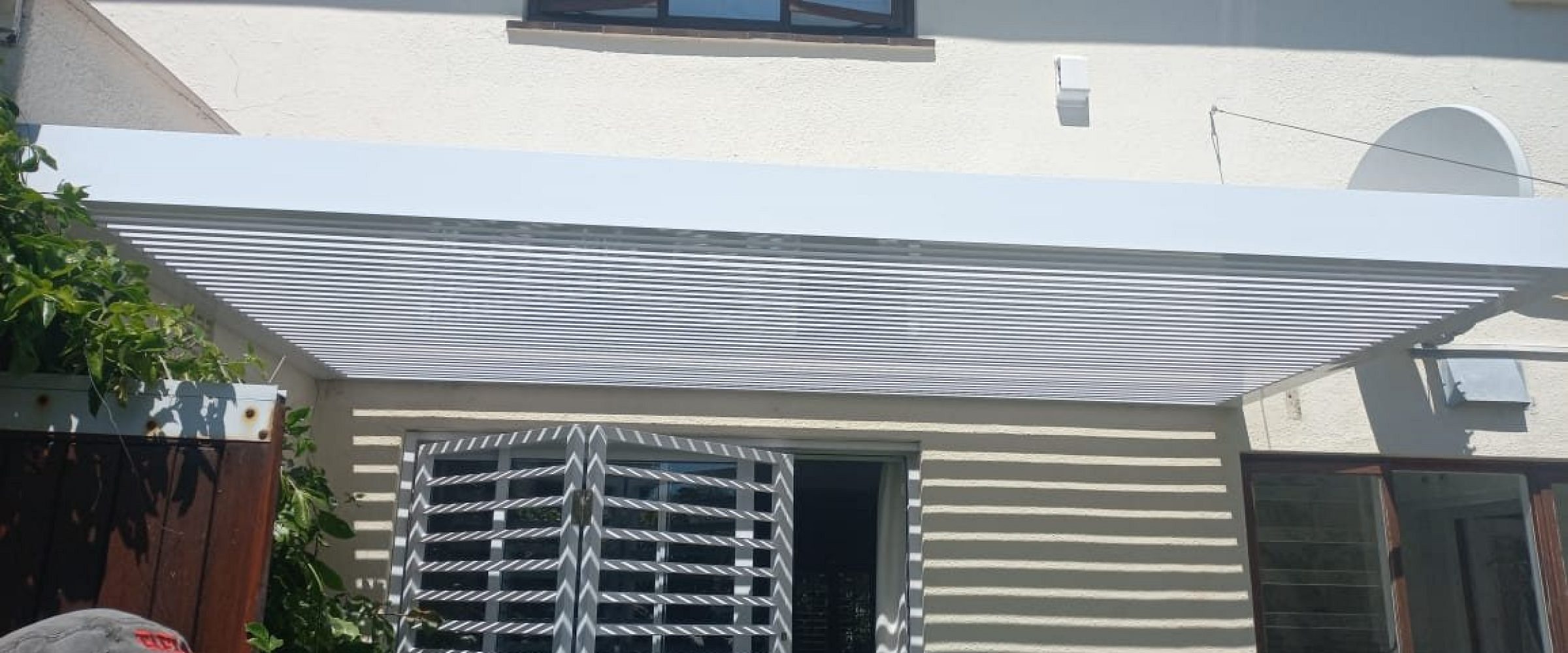 Wire pergola attached to house