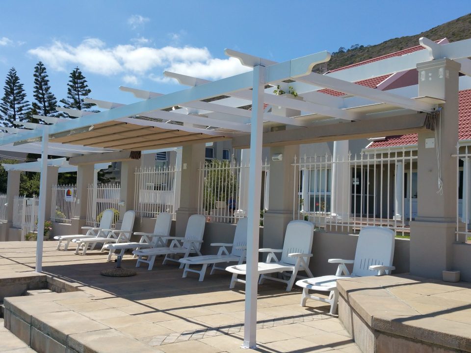 Aluminium pergola with retractable awning, photo 1