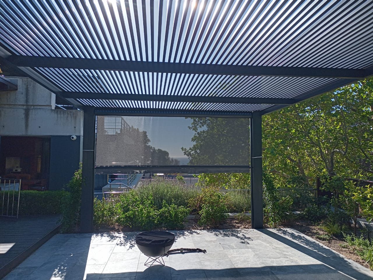 Aluminium pergola with automated drop down blind, photo 6