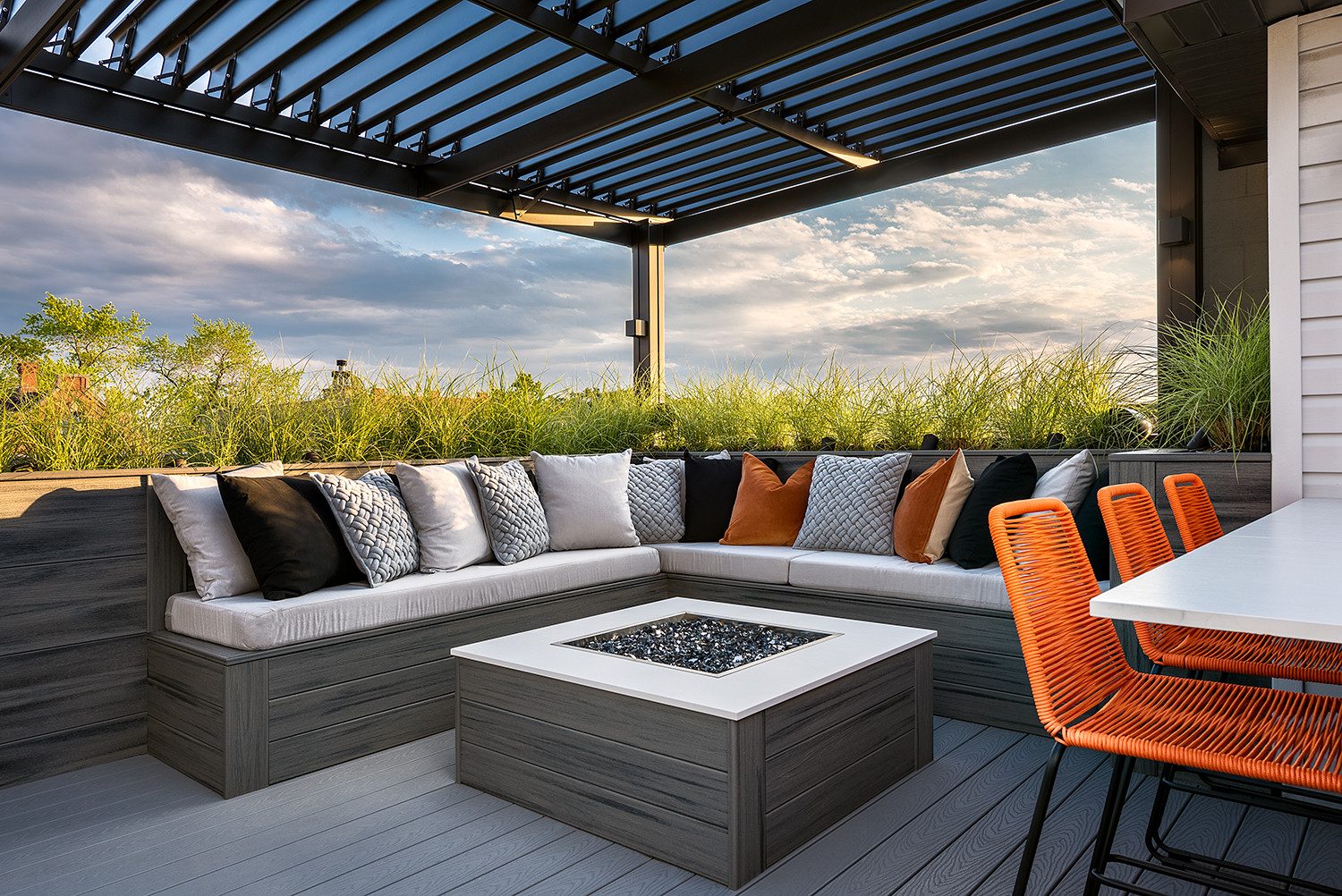 Aluminium manual louvre pergola