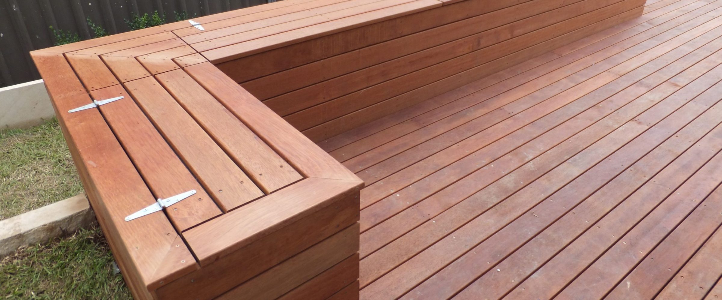 Deck bench with storage, photo 1