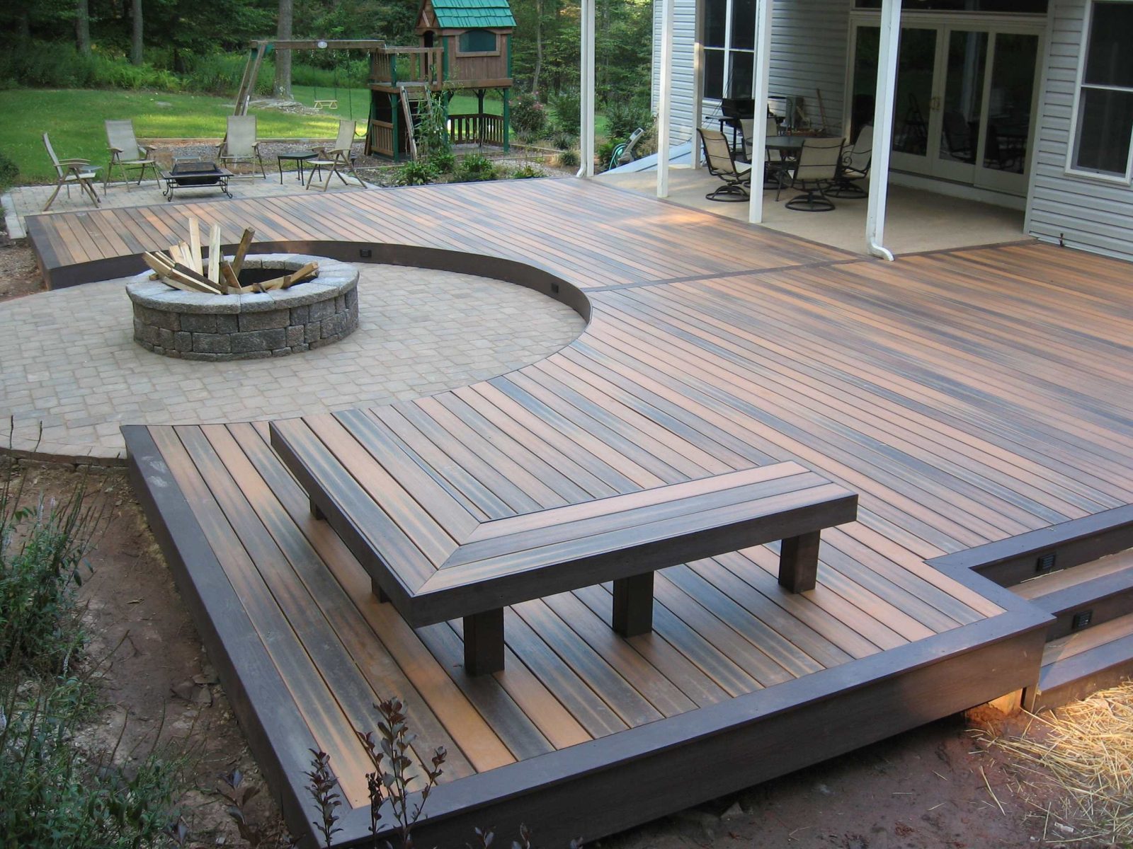 Firepit light and dark wood