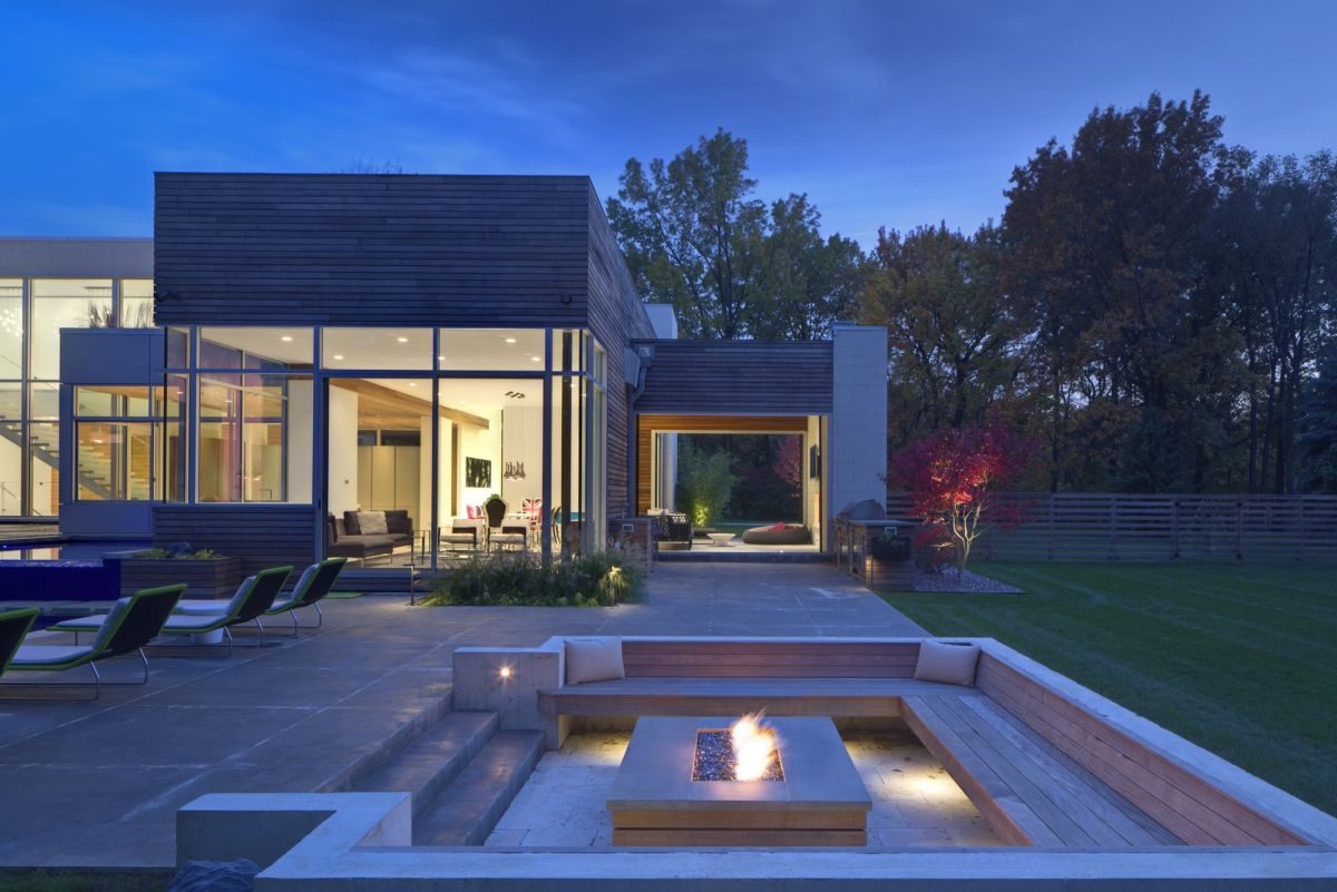 Firepit with cladded concrete seating