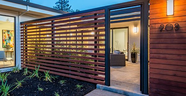 Slatted privacy screen