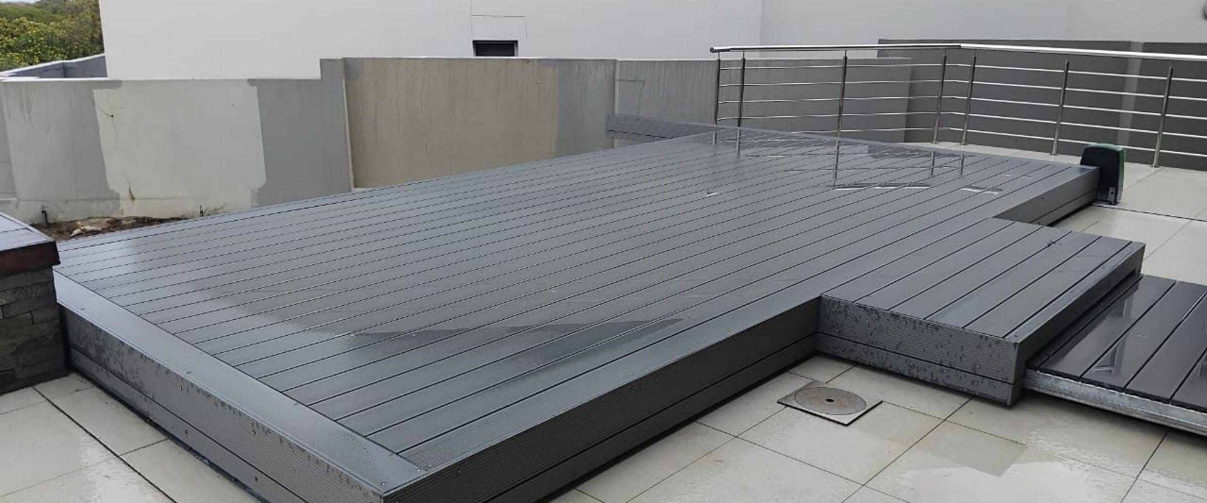 Composite Automated Sliding Deck in Sunningdale, photo 1