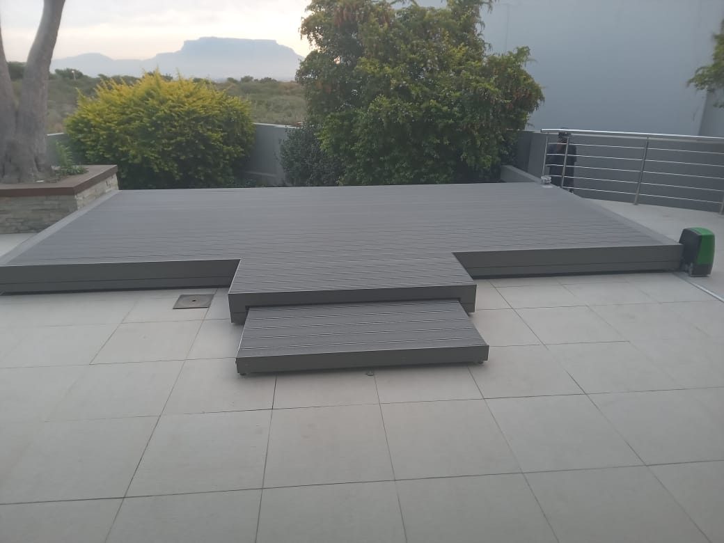 Composite Automated Sliding Deck in Sunningdale, photo 4
