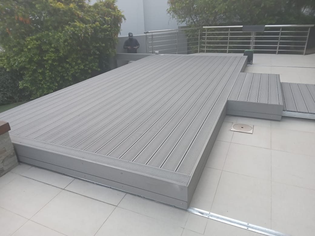 Composite Automated Sliding Deck in Sunningdale, photo 5