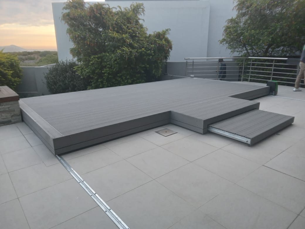Composite Automated Sliding Deck in Sunningdale, photo 6