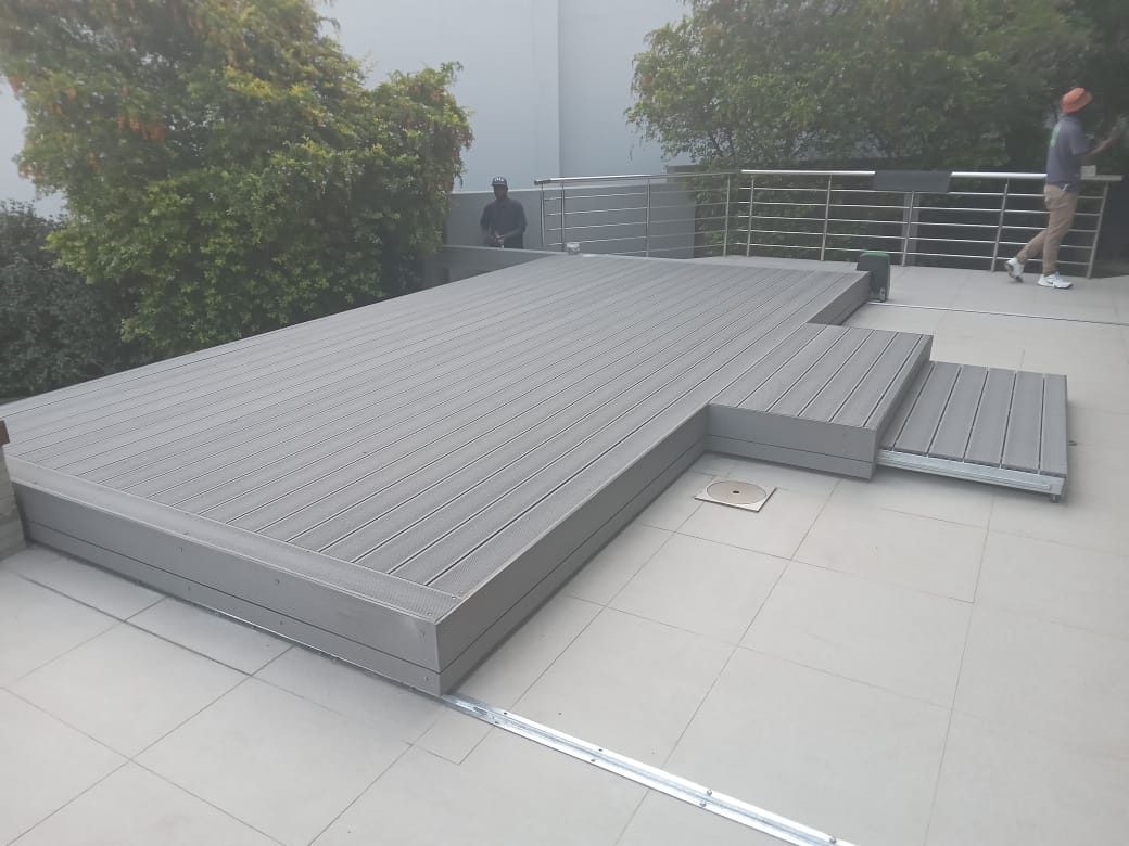 Composite Automated Sliding Deck in Sunningdale, photo 7