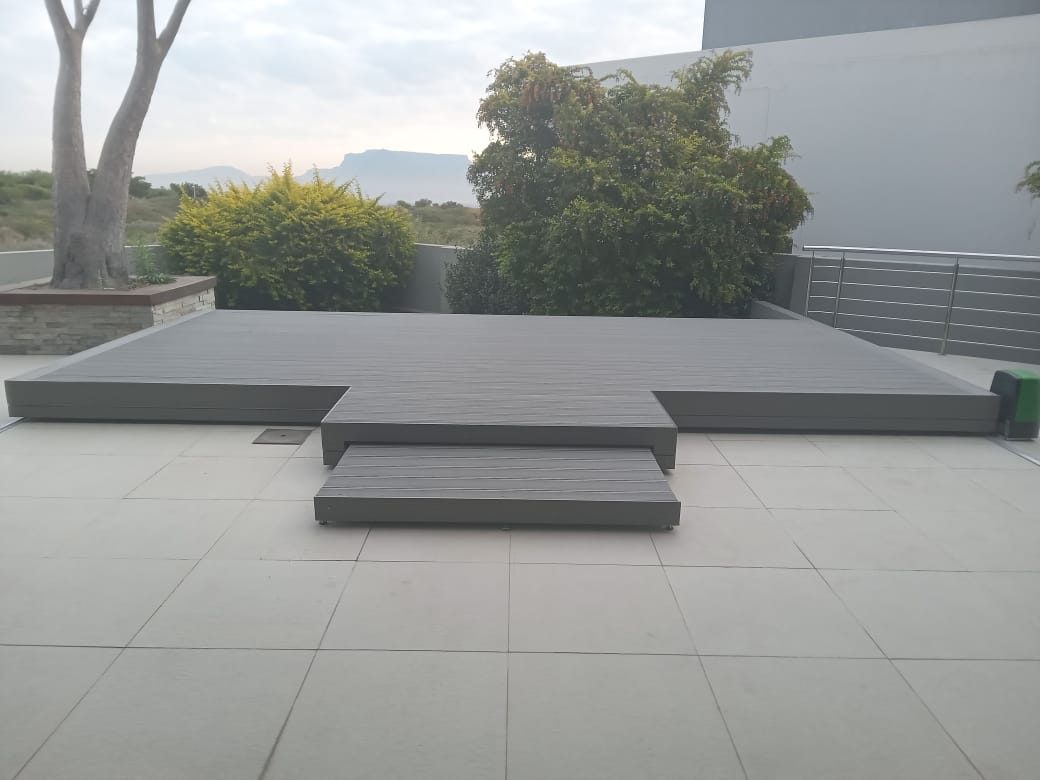 Composite Automated Sliding Deck in Sunningdale, photo 9