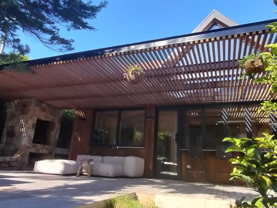 IPE Beam Pergola with Hardwood Strips in Scarborough, photo 1