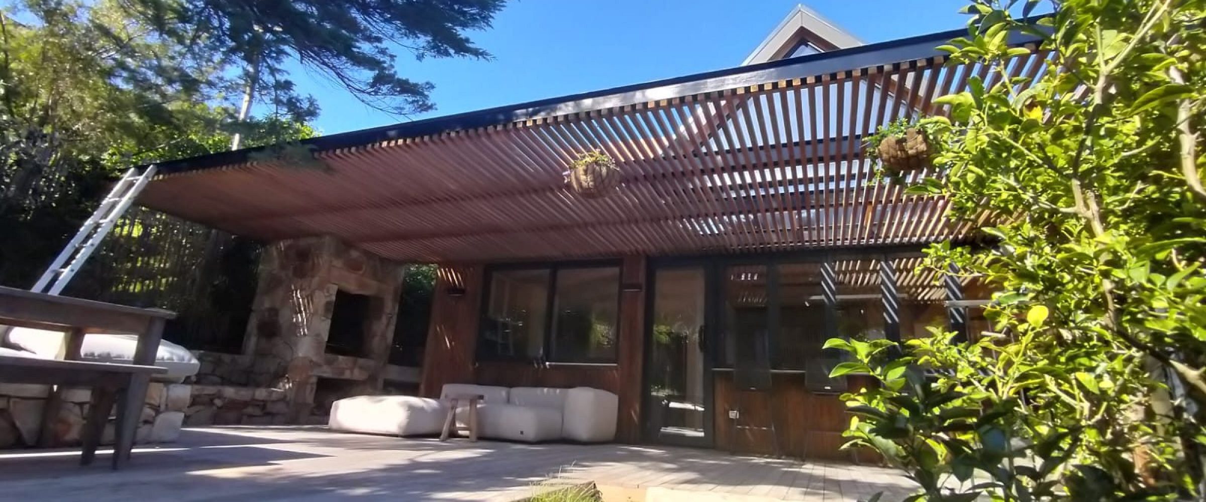 IPE Beam Pergola with Hardwood Strips in Scarborough, photo 1