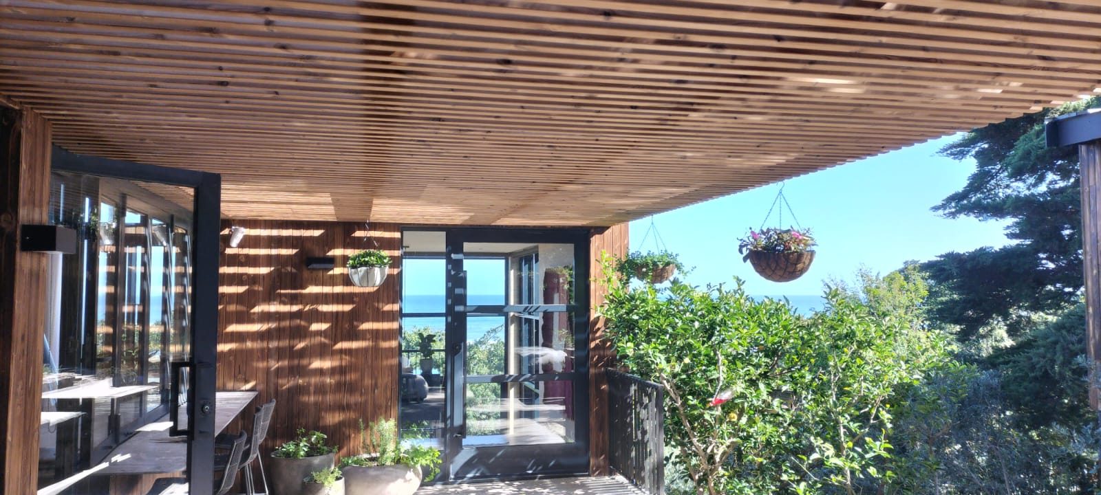 IPE Beam Pergola with Hardwood Strips in Scarborough, photo 3