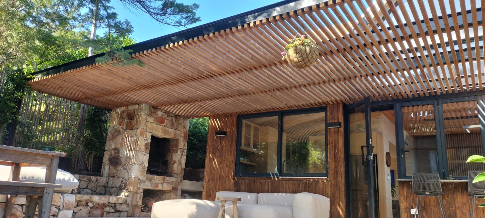 IPE Beam Pergola with Hardwood Strips in Scarborough, photo 4
