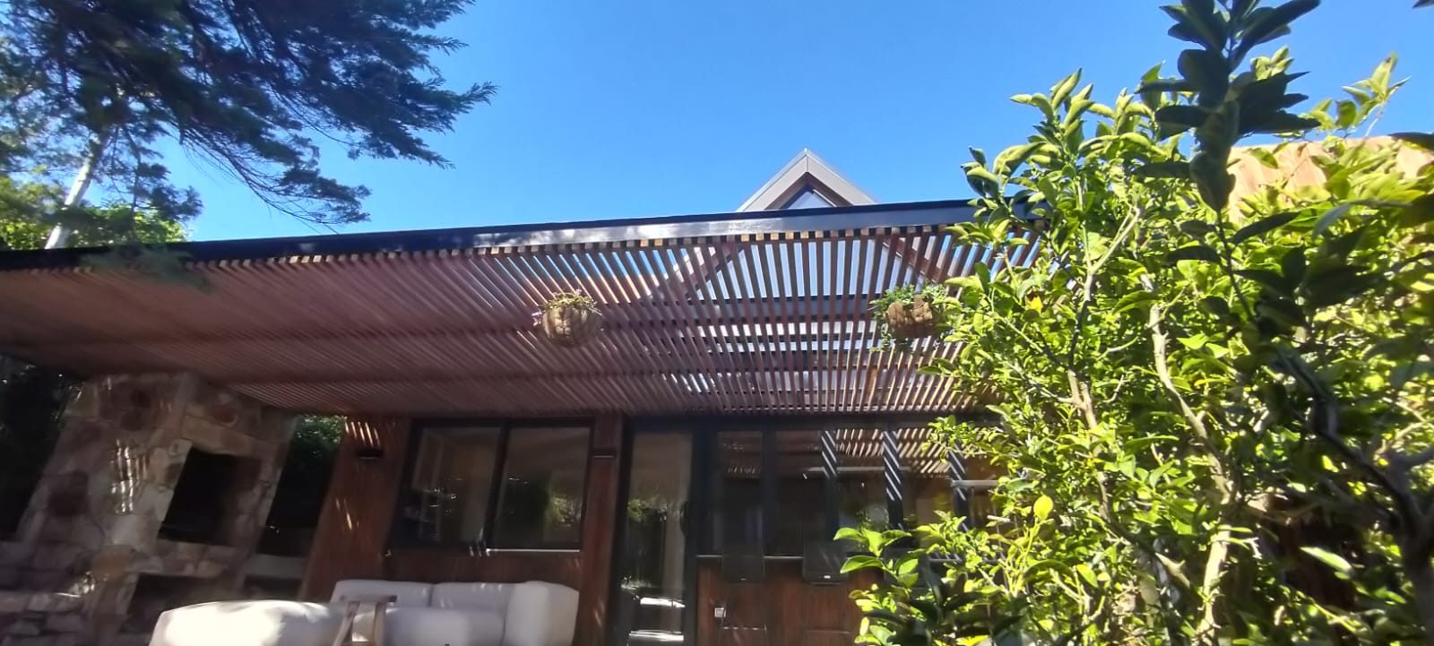 IPE Beam Pergola with Hardwood Strips in Scarborough, photo 6