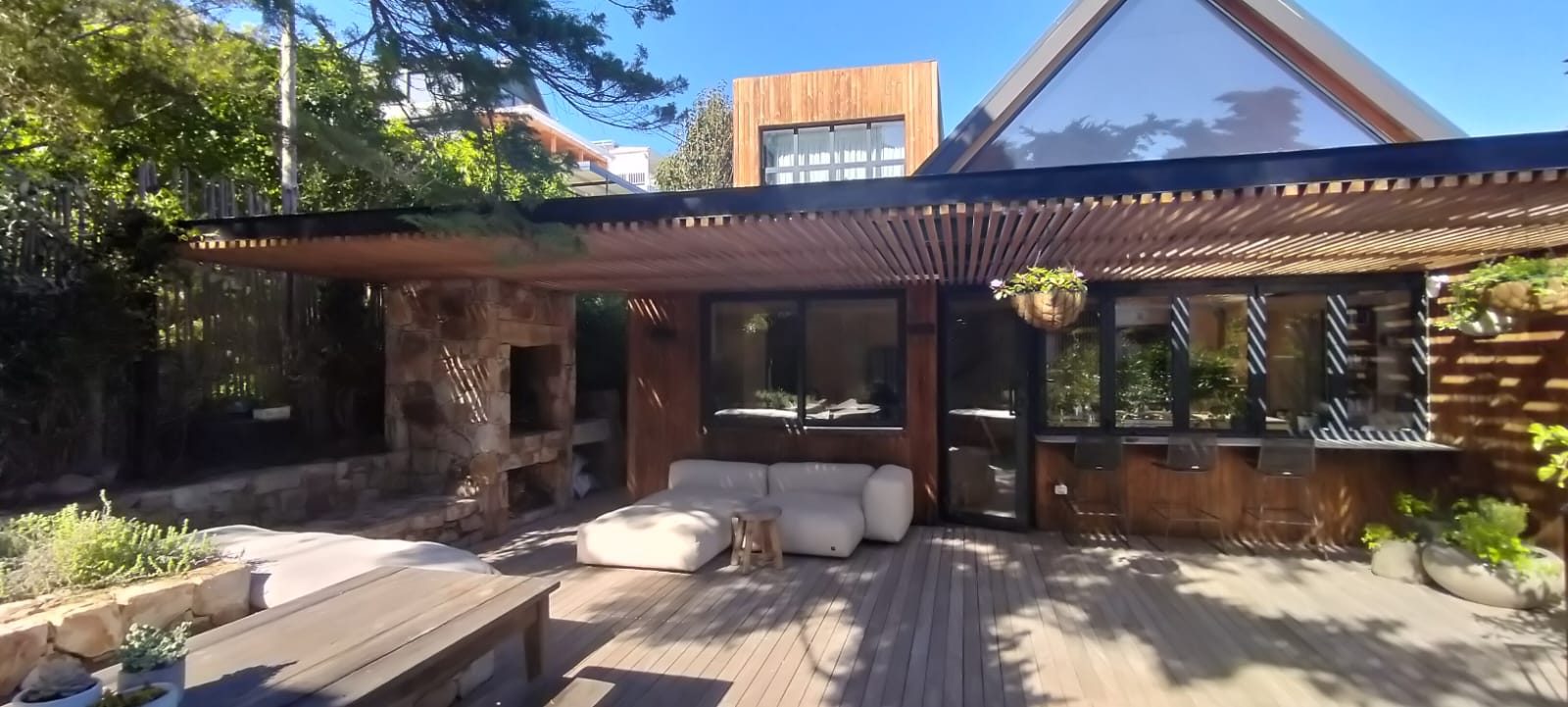 IPE Beam Pergola with Hardwood Strips in Scarborough, photo 7