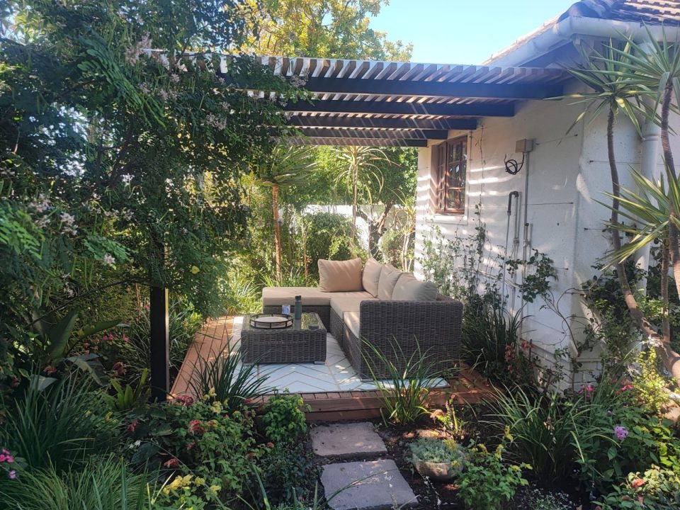 Balau Strip Pergola and Deck with Polycarbonate Roof Sheeting in Protea Heights, photo 1