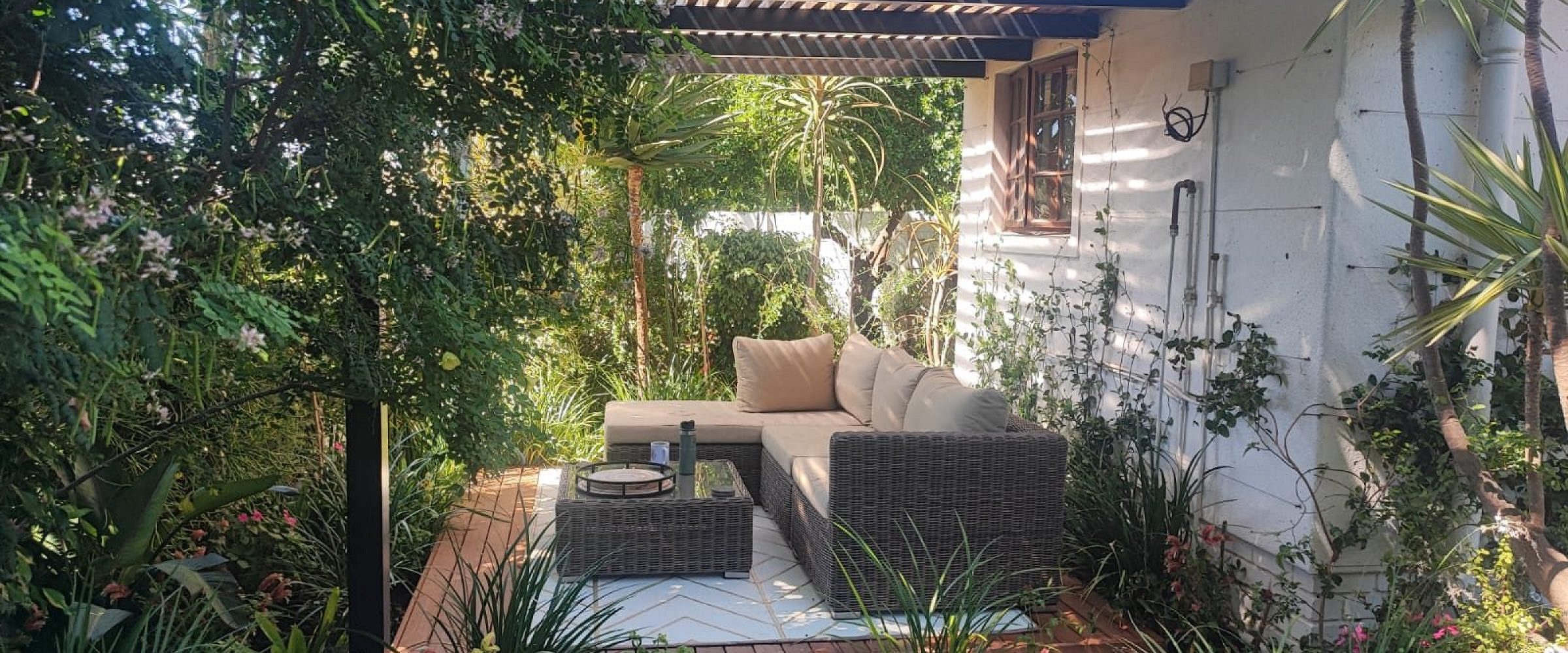 Balau Strip Pergola and Deck with Polycarbonate Roof Sheeting in Protea Heights, photo 1