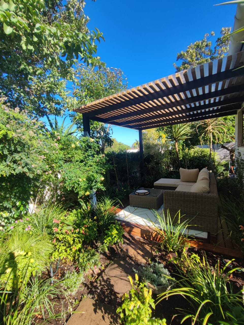Balau Strip Pergola and Deck with Polycarbonate Roof Sheeting in Protea Heights, photo 10