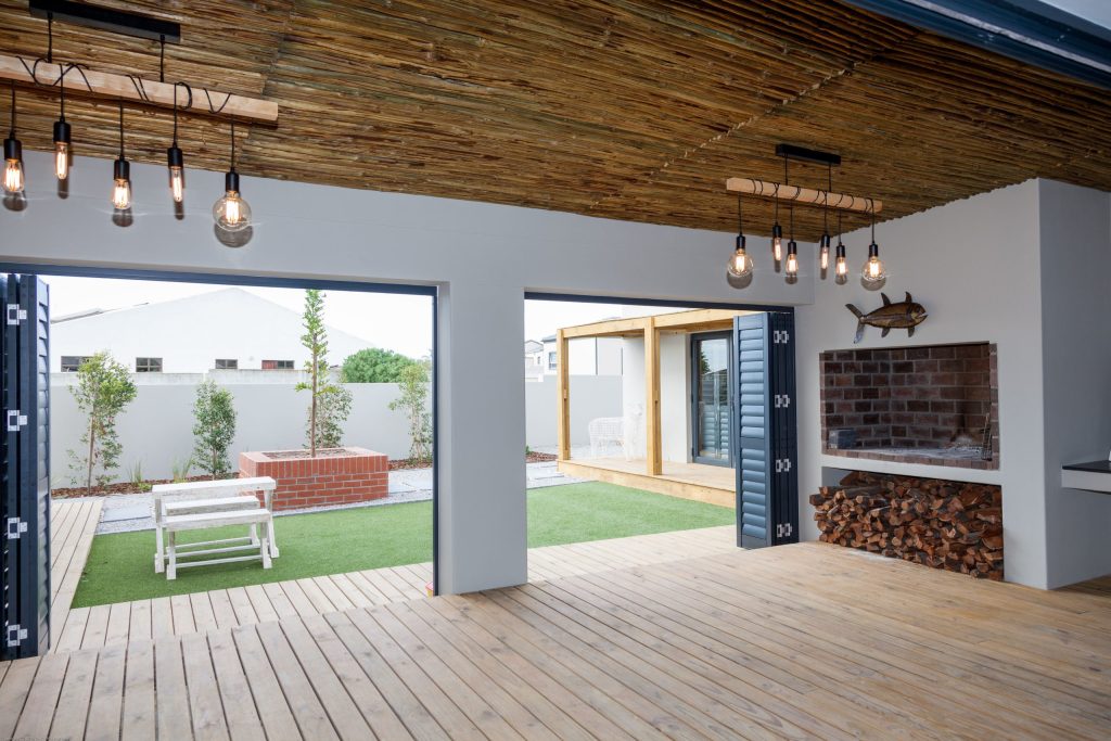 Braai Room, Deck & Pergola, image 2 Braai Room, Deck & Pergola, image 2