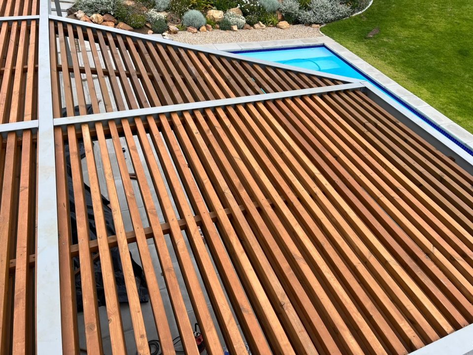 Freestanding Cantilever Pergola with Garapa Hardwood Strips in Paarl, photo 1