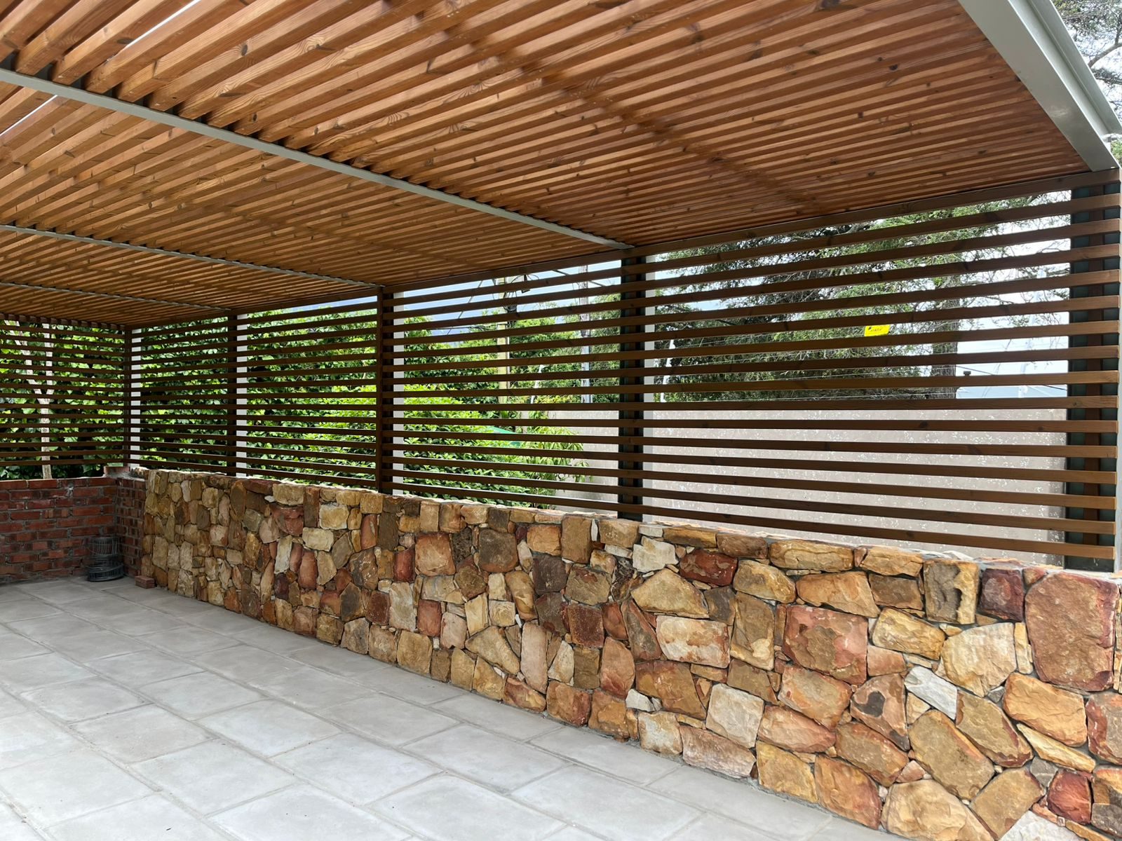 Freestanding Cantilever Pergola with Garapa Hardwood Strips in Paarl, photo 2