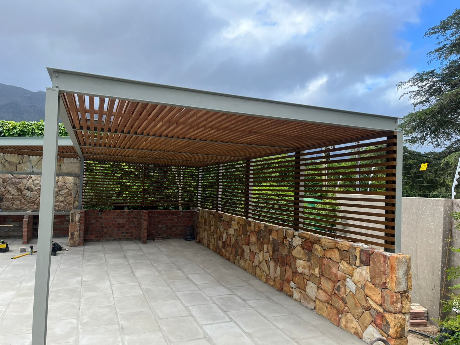 Freestanding Cantilever Pergola with Garapa Hardwood Strips in Paarl, photo 3