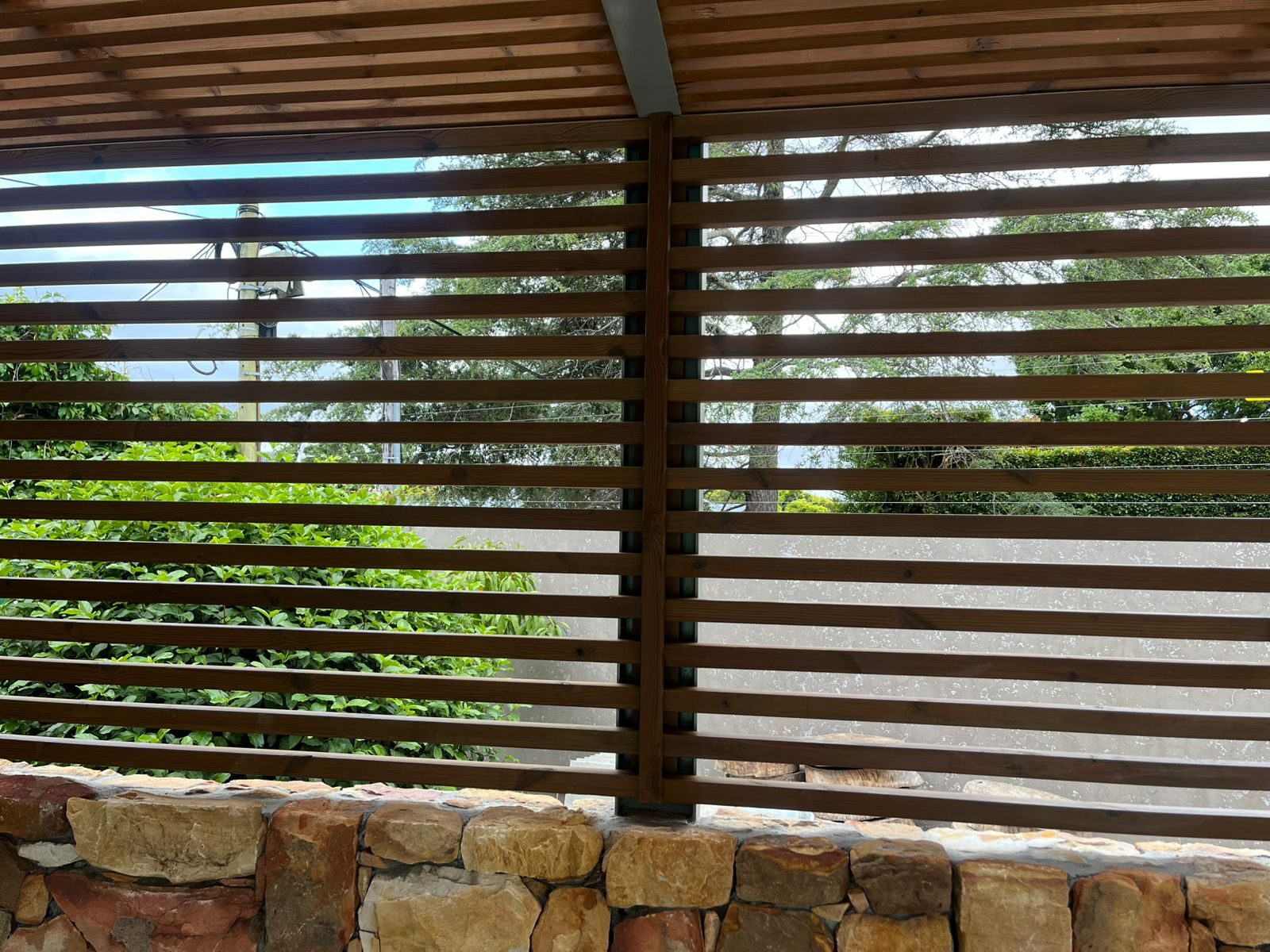 Freestanding Cantilever Pergola with Garapa Hardwood Strips in Paarl, photo 5